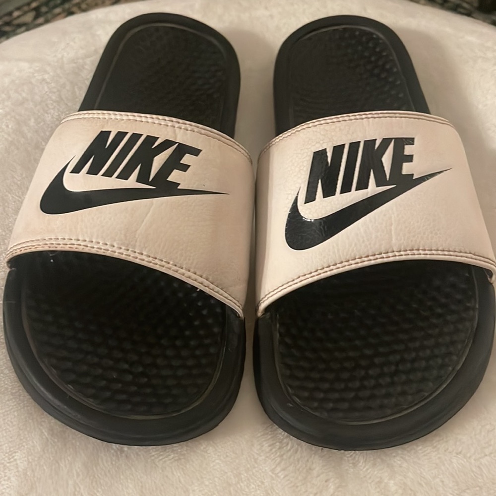 Nike Slides - Picture 2 of 3
